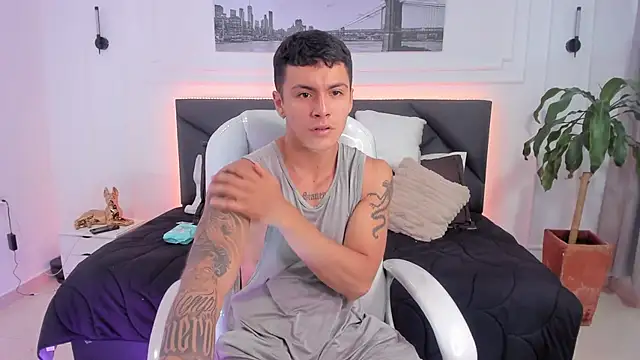 Leo santoro online show from November 2025 02:20:01 PM