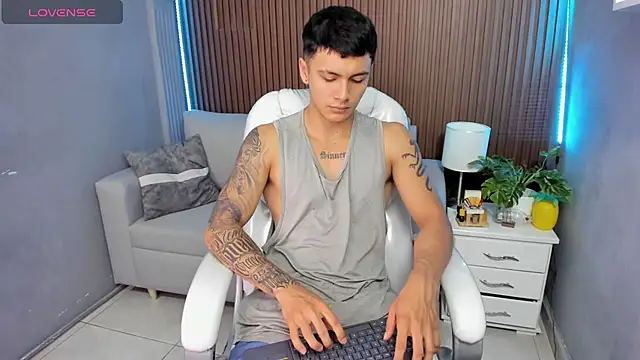 Leo santoro online show from November 2025 01:11:01 PM