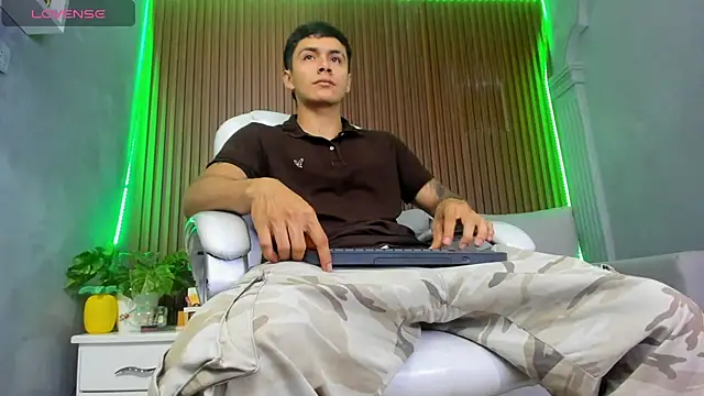 Leo santoro online show from December 2025 01:54:02 PM