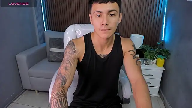 Leo santoro online show from November 2025 01:44:02 PM