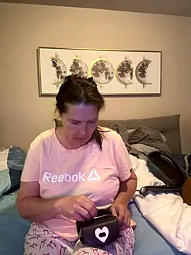 Snapshot of petalsexy chatting on November 2025 06:57:02 PM petalsexy online show from November 2025 06:57:02 PM