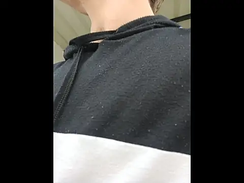 Snapshot of alex-golden chatting on November 2025 04:40:01 PM alex-golden online show from November 2025 04:40:01 PM