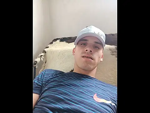 Snapshot of alex-golden chatting on December 2025 05:23:01 PM alex-golden online show from December 2025 05:23:01 PM