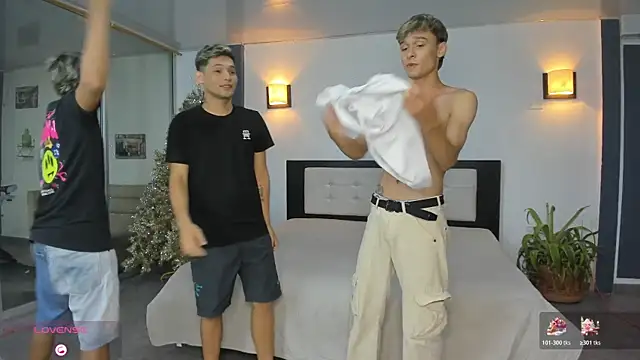 Snapshot of Bisexlifehot__ chatting on November 2025 11:16:02 PM Bisexlifehot online show from November 2025 11:16:02 PM