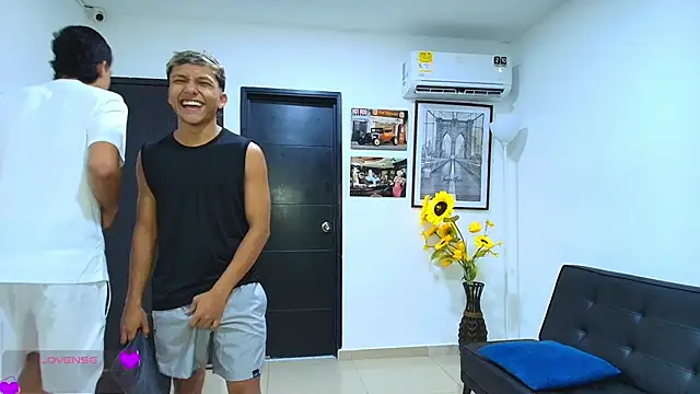 Bisexlifehot   online show from April 2026 11:12:02 PM