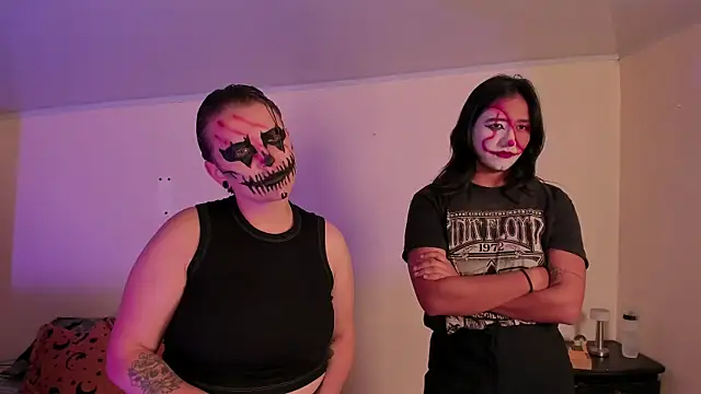 Snapshot of CrazyCakes_ chatting on October 2025 06:54:01 AM CrazyCakes online show from October 2025 06:54:01 AM