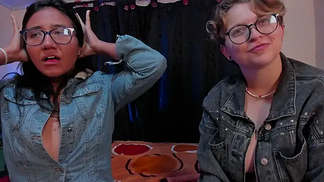 Snapshot of CrazyCakes_ chatting on October 2025 02:04:02 AM CrazyCakes  online show from October 2025 02:04:02 AM