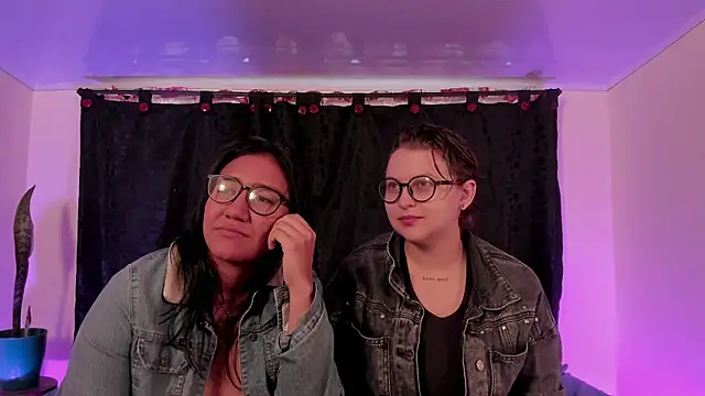 CrazyCakes  online show from January 2026 04:45:01 PM