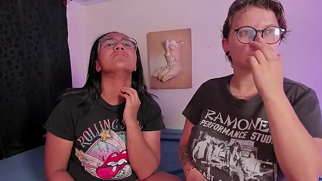 Snapshot of CrazyCakes_ chatting on November 2025 04:56:01 AM CrazyCakes online show from November 2025 04:56:01 AM