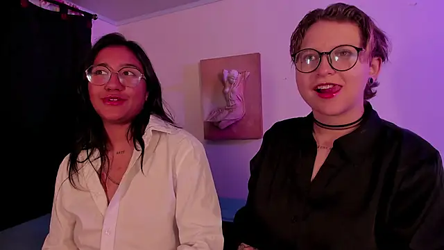 Snapshot of CrazyCakes_ chatting on November 2025 10:43:02 PM CrazyCakes online show from November 2025 10:43:02 PM