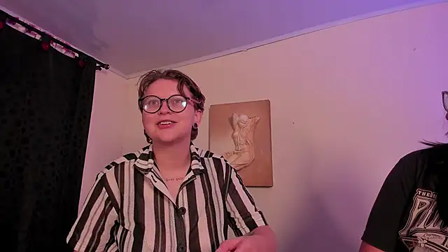 Snapshot of CrazyCakes_ chatting on November 2025 04:22:02 AM CrazyCakes online show from November 2025 04:22:02 AM