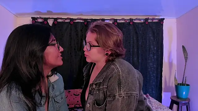 CrazyCakes  online show from April 2026 04:32:01 AM