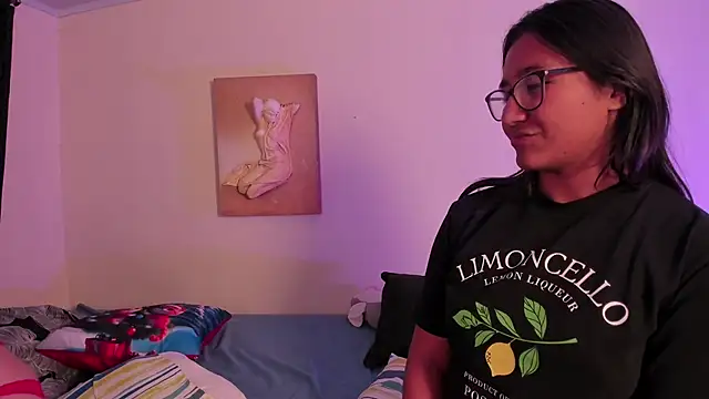 Snapshot of CrazyCakes_ chatting on November 2025 02:56:01 AM CrazyCakes online show from November 2025 02:56:01 AM