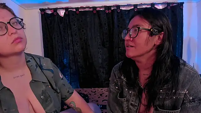 CrazyCakes  online show from April 2026 03:46:02 PM