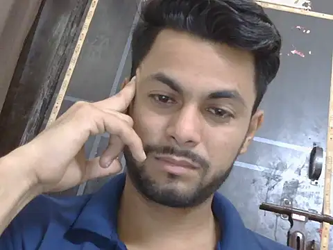 Snapshot of ursdreamperson chatting on May 2026 01:18:02 AM ursdreamperson online show from May 2026 01:18:02 AM