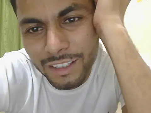 Snapshot of ursdreamperson chatting on May 2026 02:27:01 PM ursdreamperson online show from May 2026 02:27:01 PM