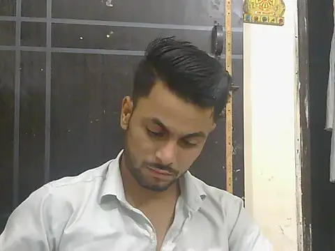 Snapshot of ursdreamperson chatting on May 2026 01:17:01 PM ursdreamperson online show from May 2026 01:17:01 PM