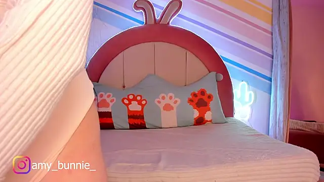 Amy Bunnie 18 online show from September 2025 05:36:01 PM
