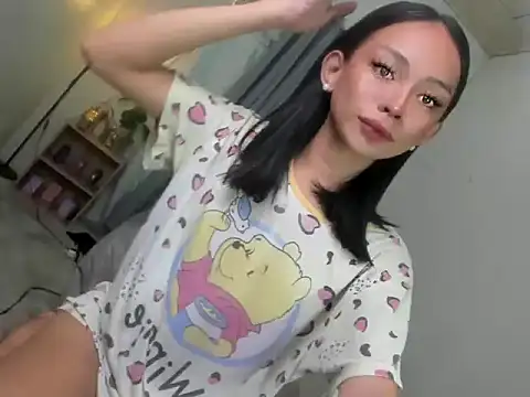Mysterious tgirl online show from May 2026 11:00:01 PM