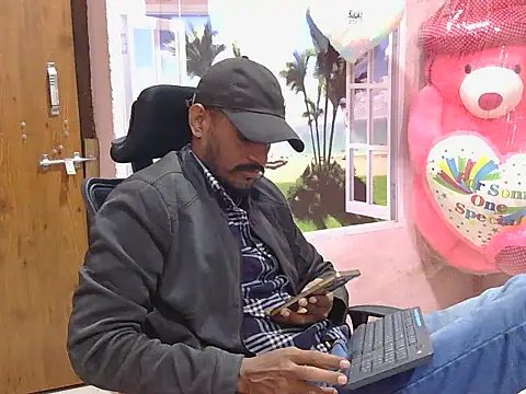 krishjaat43 online show from December 2025 07:59:02 PM