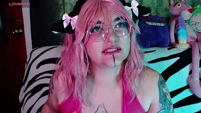 Snapshot of XxGreenGoodxX chatting on September 2025 08:19:01 PM XxGreenGoodxX online show from September 2025 08:19:01 PM