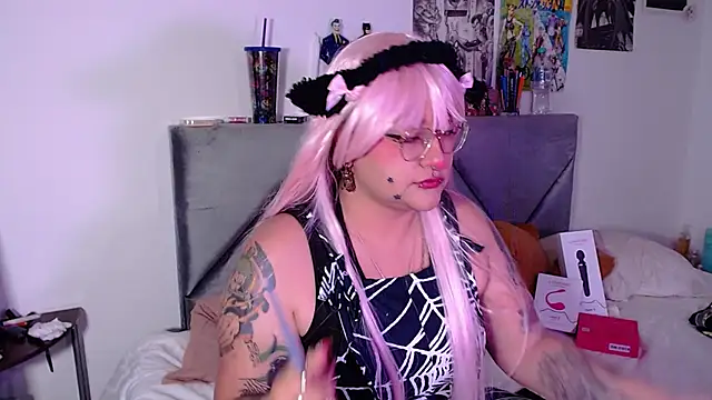 Snapshot of XxGreenGoodxX chatting on November 2025 10:57:01 PM XxGreenGoodxX online show from November 2025 10:57:01 PM