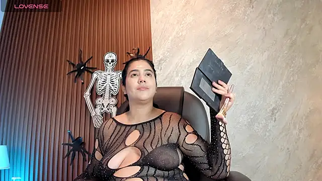  Cris Spicy  online show from October 2025 07:02:01 PM