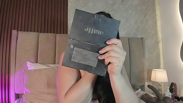  Cris Spicy  online show from April 2026 06:11:02 PM