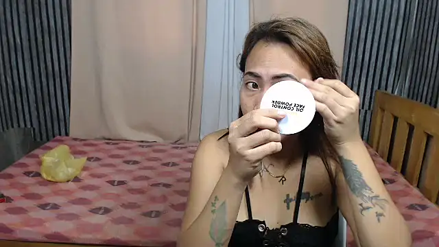 Snapshot of joanpetite chatting on October 2025 01:38:02 AM joanpetite online show from October 2025 01:38:02 AM
