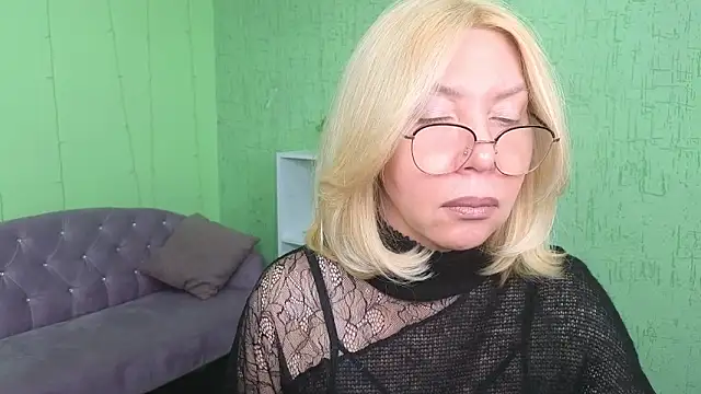 Snapshot of Wendy_Waves chatting on November 2025 12:09:02 PM Wendy Waves online show from November 2025 12:09:02 PM