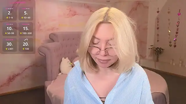 Snapshot of Wendy_Waves chatting on November 2025 12:15:02 PM Wendy Waves online show from November 2025 12:15:02 PM