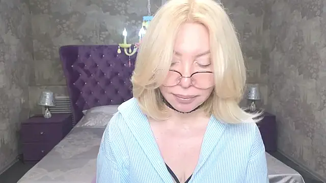 Snapshot of Wendy_Waves chatting on November 2025 11:14:02 AM Wendy Waves online show from November 2025 11:14:02 AM