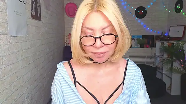 Snapshot of Wendy_Waves chatting on January 2026 11:47:01 AM Wendy Waves online show from January 2026 11:47:01 AM