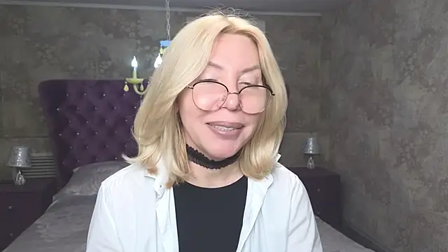 Snapshot of Wendy_Waves chatting on November 2025 12:54:01 PM Wendy Waves online show from November 2025 12:54:01 PM