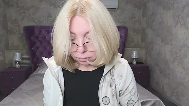 Snapshot of Wendy_Waves chatting on March 2026 12:05:01 PM Wendy Waves online show from March 2026 12:05:01 PM