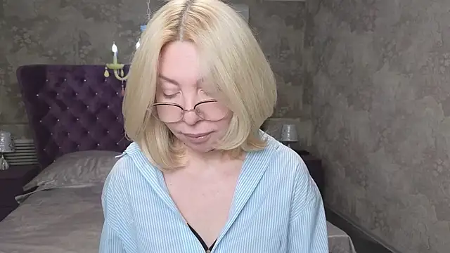 Snapshot of Wendy_Waves chatting on April 2026 11:49:02 AM Wendy Waves online show from April 2026 11:49:02 AM