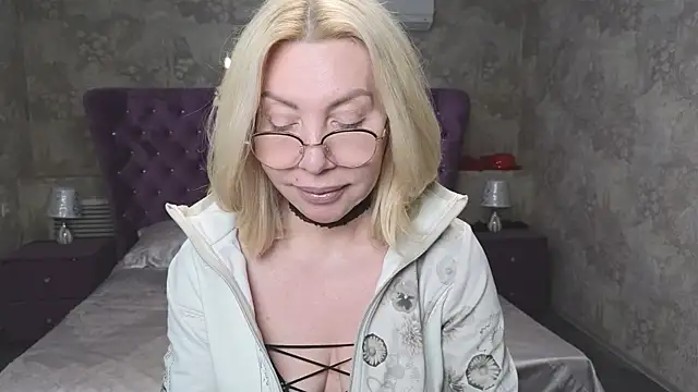 Snapshot of Wendy_Waves chatting on April 2026 12:01:01 PM Wendy Waves online show from April 2026 12:01:01 PM