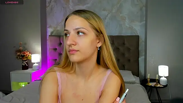 Snapshot of Luna_Vibee chatting on November 2025 11:14:01 AM Luna Vibee online show from November 2025 11:14:01 AM