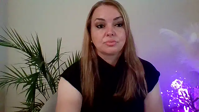 Snapshot of Eshavira chatting on September 2025 01:39:02 AM Eshavira online show from September 2025 01:39:02 AM