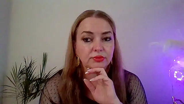 Snapshot of Eshavira chatting on September 2025 01:43:02 AM Eshavira online show from September 2025 01:43:02 AM