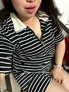 Nhung584 online show from October 2025 01:10:01 PM