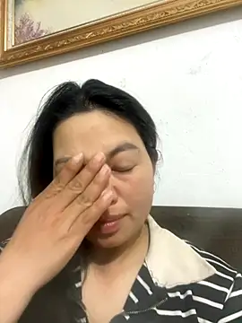 Nhung584 online show from November 2025 01:38:01 PM