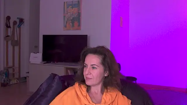 Witch in Silk online show from October 2025 01:20:01 AM