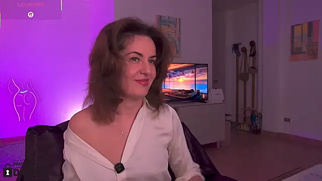 Witch in Silk online show from November 2025 06:11:02 PM