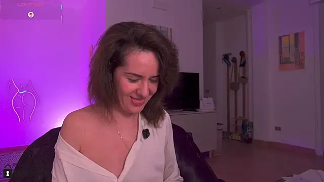 Witch in Silk online show from November 2025 10:24:01 PM