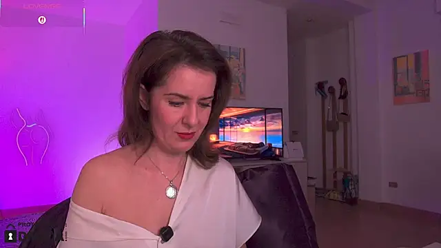 Witch in Silk online show from November 2025 05:49:02 PM