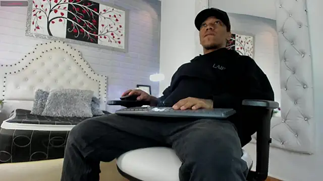 Yan king1 online show from October 2025 04:46:02 AM