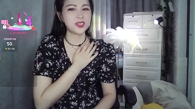 qinerOIO online show from September 2025 01:39:02 AM