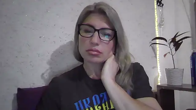 Snapshot of fox_red_lady7 chatting on January 2026 04:47:01 PM fox red lady7 online show from January 2026 04:47:01 PM