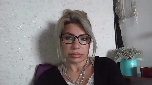 Snapshot of fox_red_lady7 chatting on January 2026 10:51:02 AM fox red lady7 online show from January 2026 10:51:02 AM